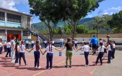 Estudiantes de la UCAB enseñan «Valores» a alumnos de primaria como cátedra de compromiso social
