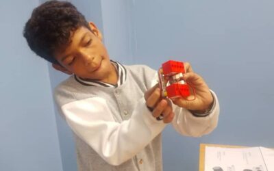 Estudiantes de primaria aprenden a programar con Progracademy y el Centro de Innovación Educativa