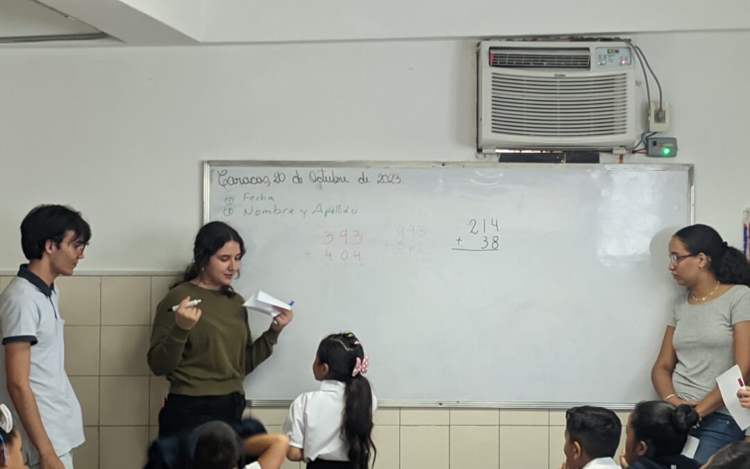 Voluntarios de Economía-UCAB ofrecen refuerzo de matemática con “Economate”