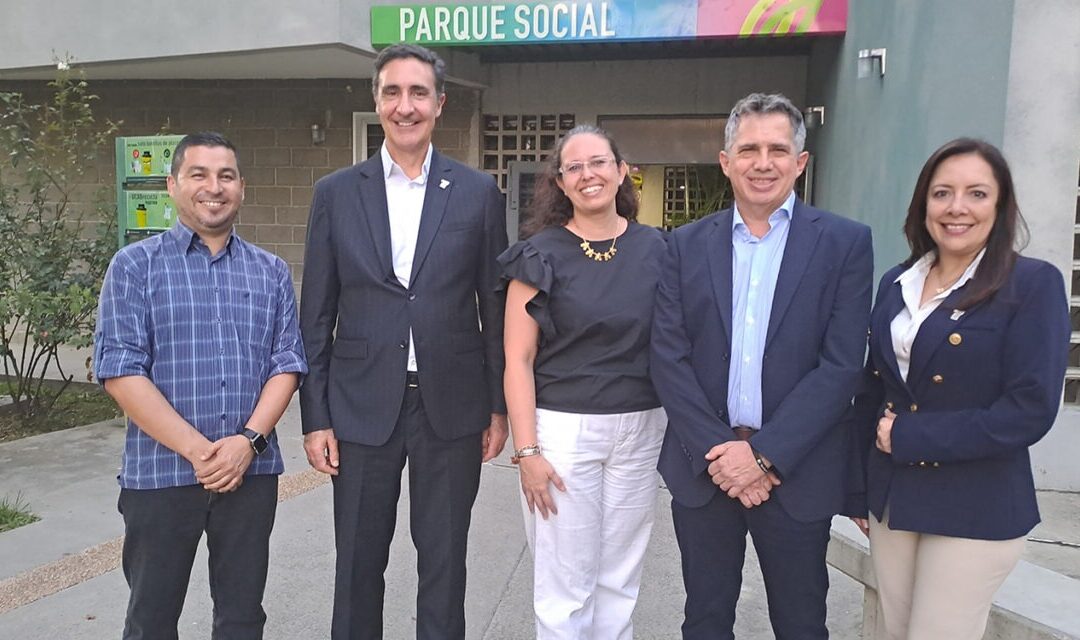 Visita del presidente del BBVA Provincial a la UCAB reforzó vínculos en educación financiera y promoción de los ODS